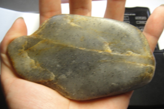 如何分辨玉石原石与普通石头